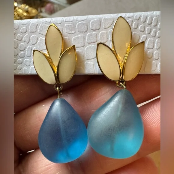 Vintage Givenchy clip ons earrings  preowned very rare - Picture 7 of 13